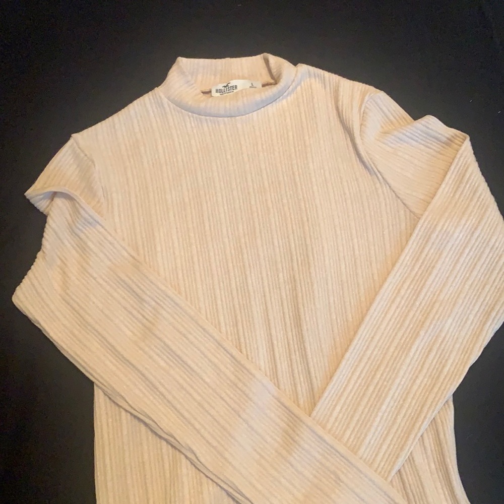 Tan long sleeve turtleneck. Worn once. In good condition
